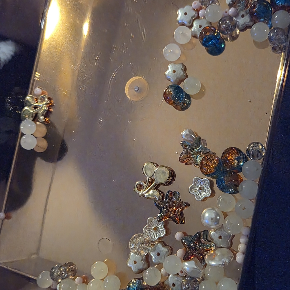 Large Bag Of Beads And Beaded Charm Cards - Picture 2 of 2